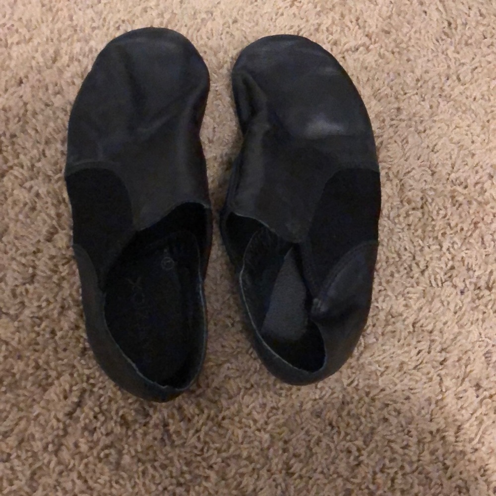 Black jazz shoes